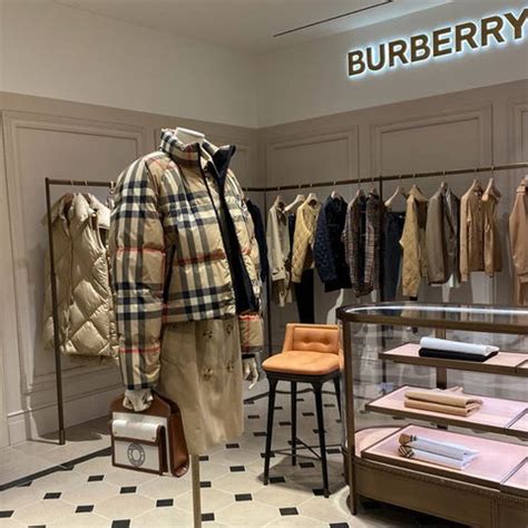 origen de la marca burberry|Burberry research paper.